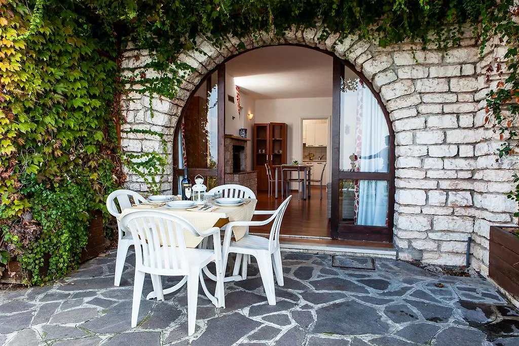 Appartement Villa Laura Torri Del Benaco Italië